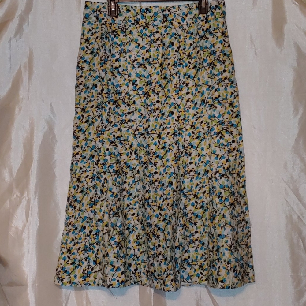 Bright mid-length skirt